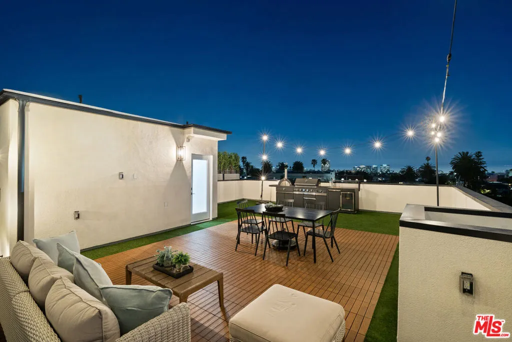 542 1/2 N Serrano Avenue, Los Angeles, California 90004 home-pic-25